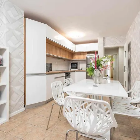 Red Velvet Apartament Warna