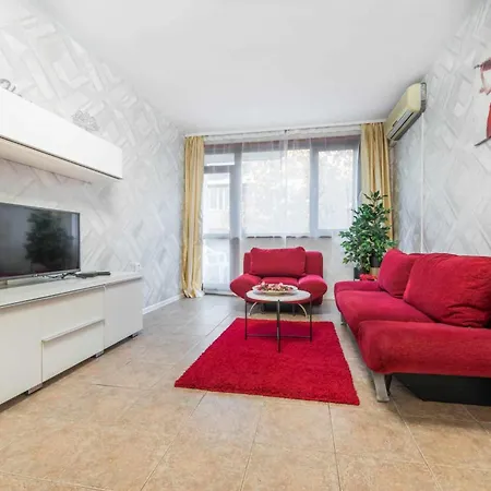 Red Velvet Apartament Warna